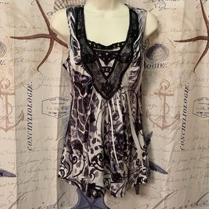 Black and white stretchy tank